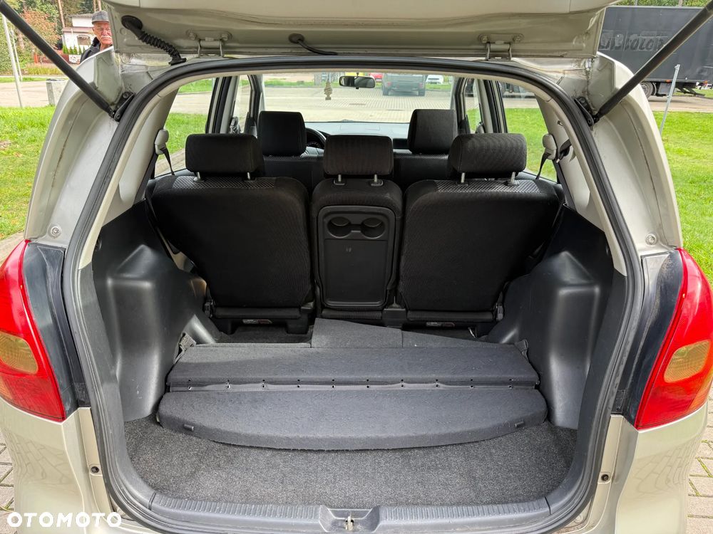 Toyota Corolla Verso - 14