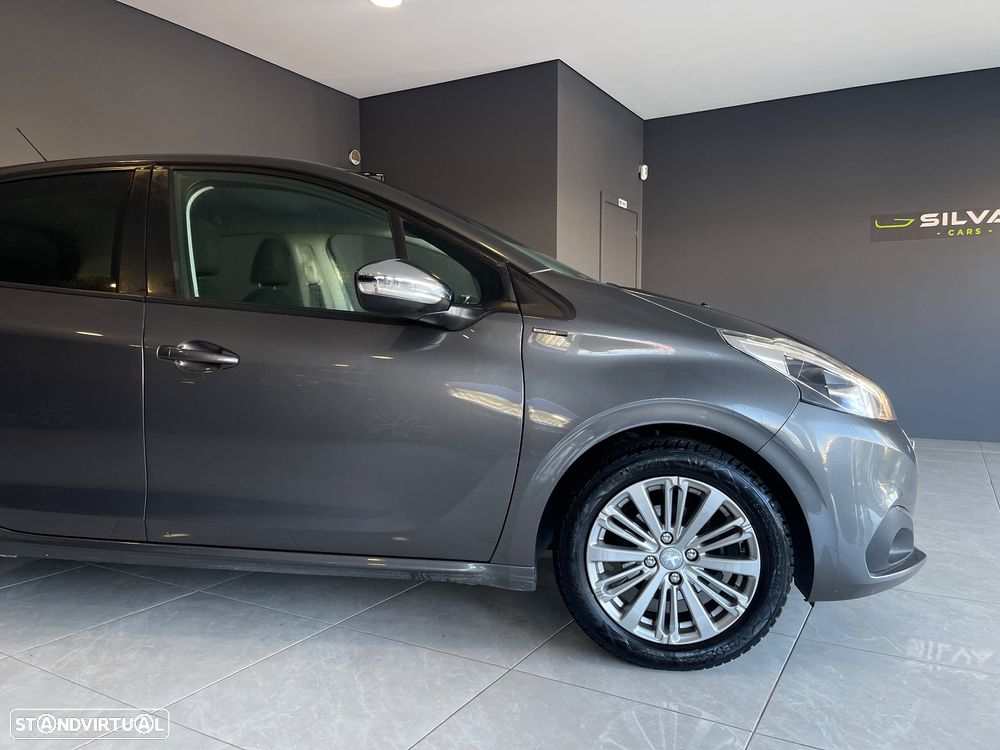 Peugeot 208 1.2 PureTech Signature - 4