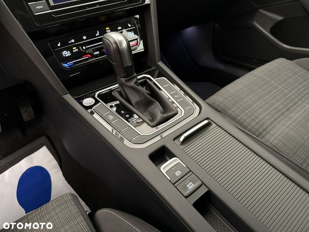 Volkswagen Passat - 17