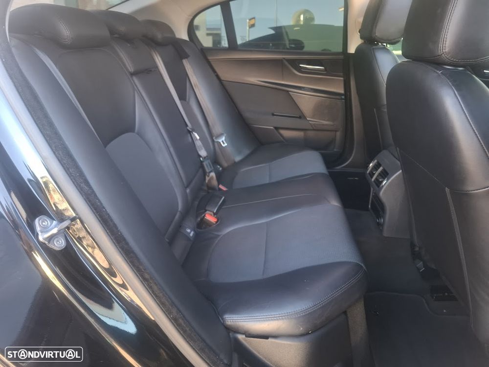 Jaguar XE 2.0 D Prestige Aut. - 37