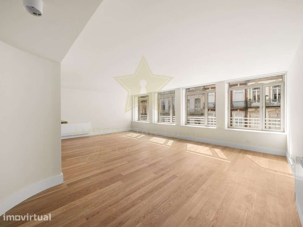 Apartamento T3 em Prédio de Requinte no Porto! - Grande imagem: 2/32
