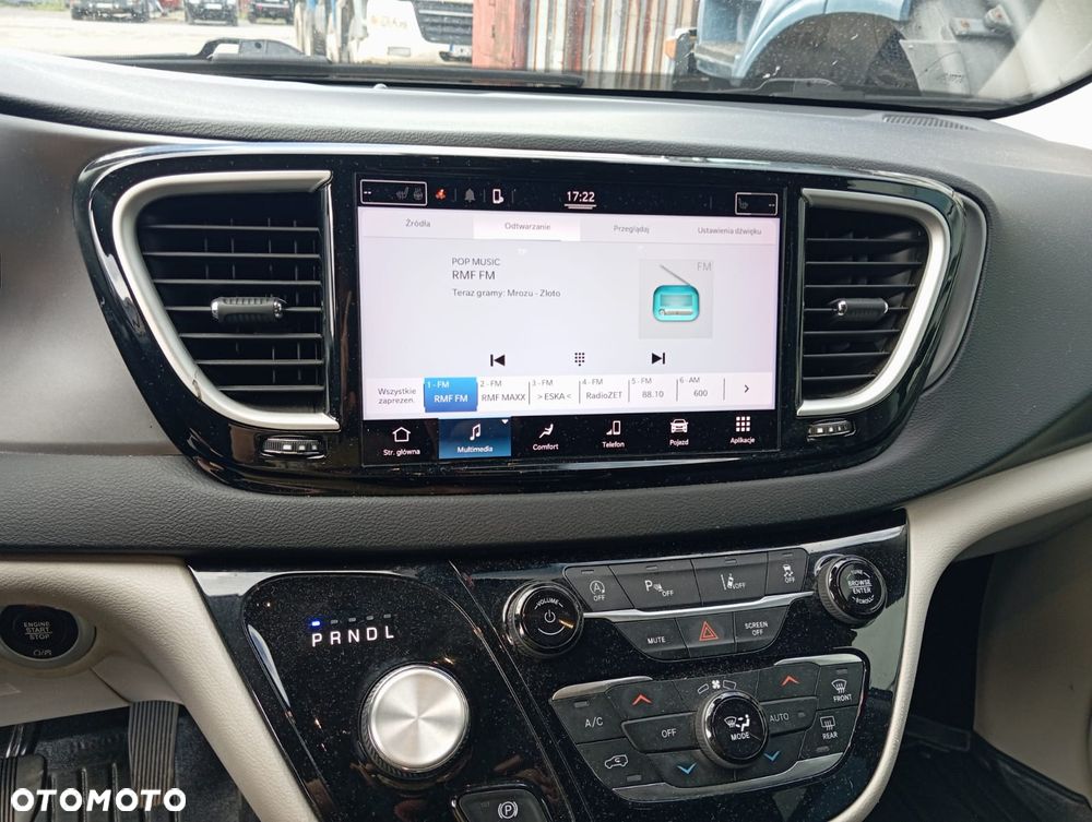 Chrysler Pacifica - 17