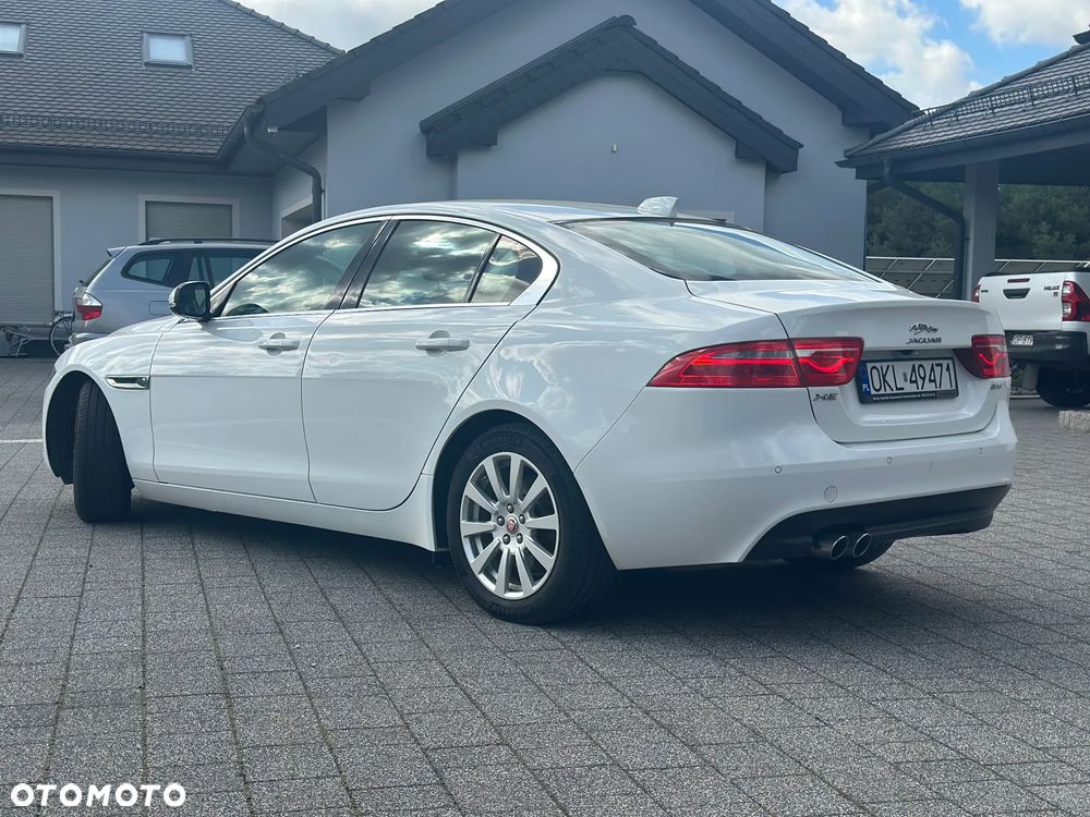 Jaguar XE 2.0 D Prestige - 9