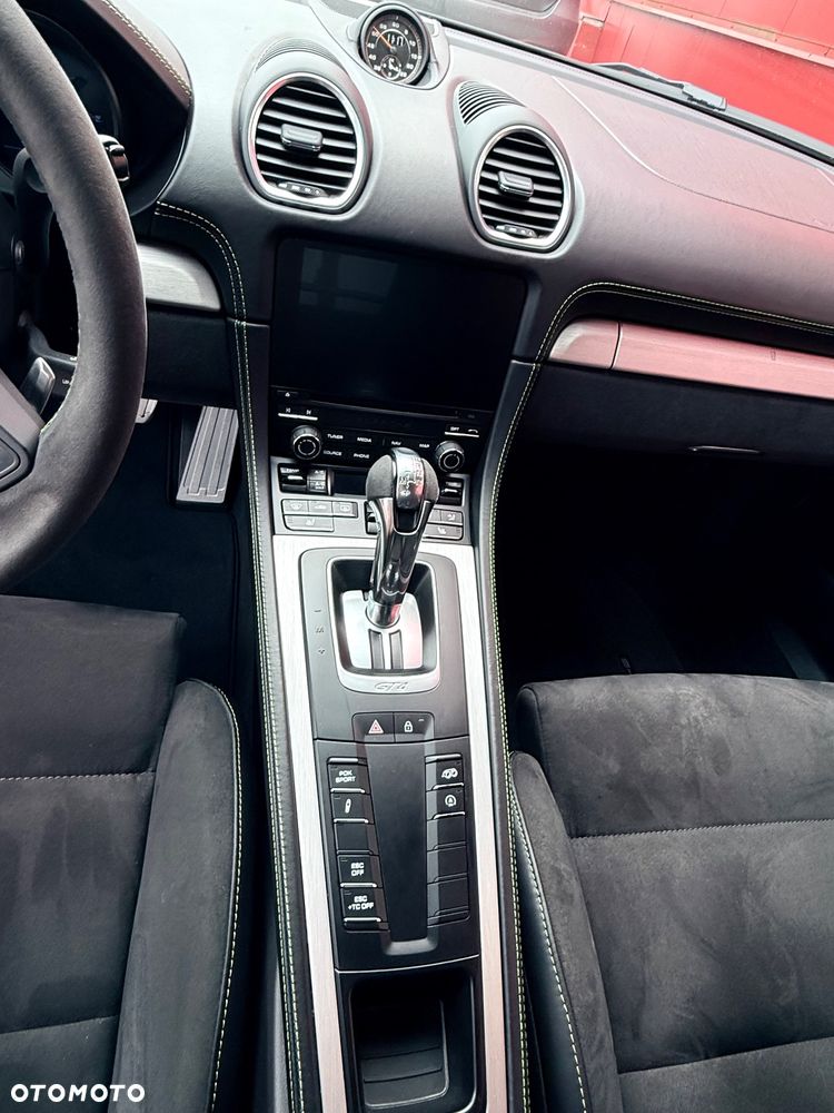 Porsche 718 Cayman - 17