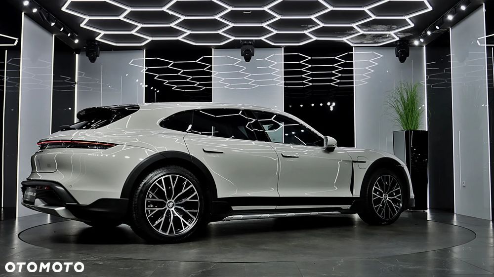 Porsche Taycan Turbo Cross Turismo - 9