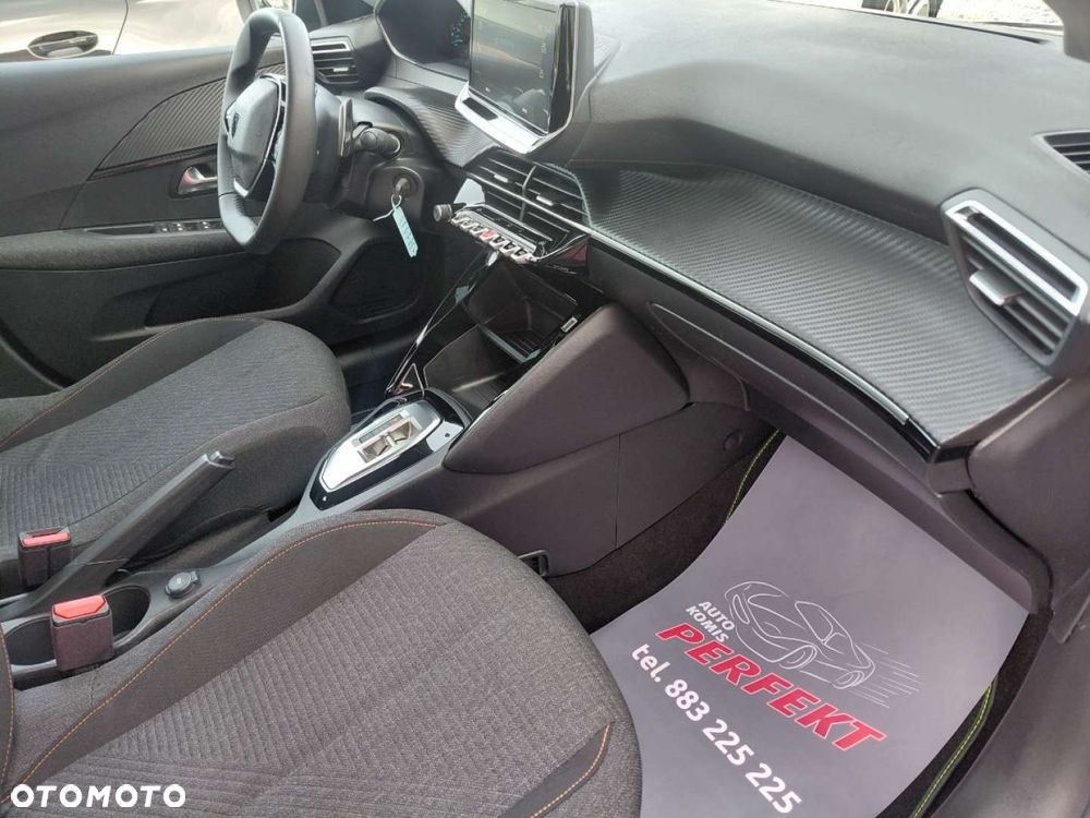 Peugeot 208 - 12