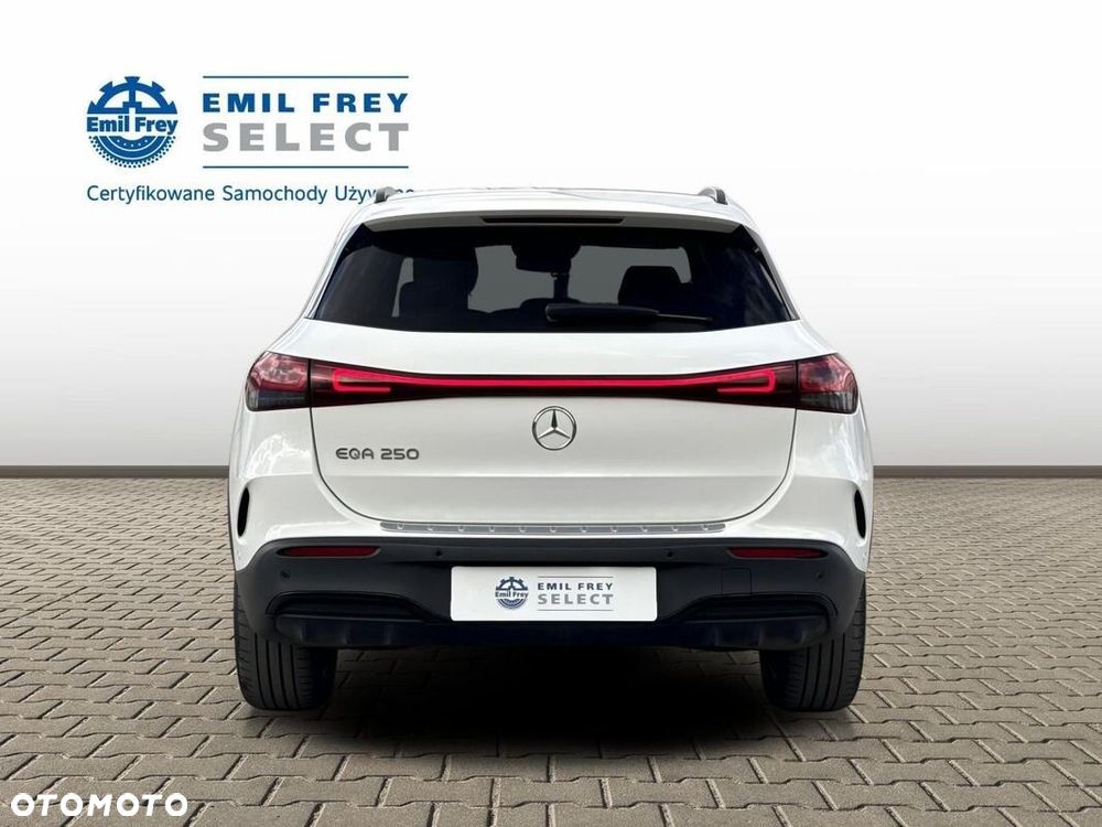 Mercedes-Benz EQA - 5