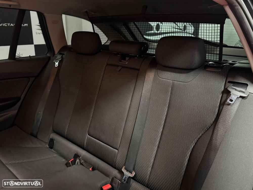 BMW 318 d Line Sport - 38