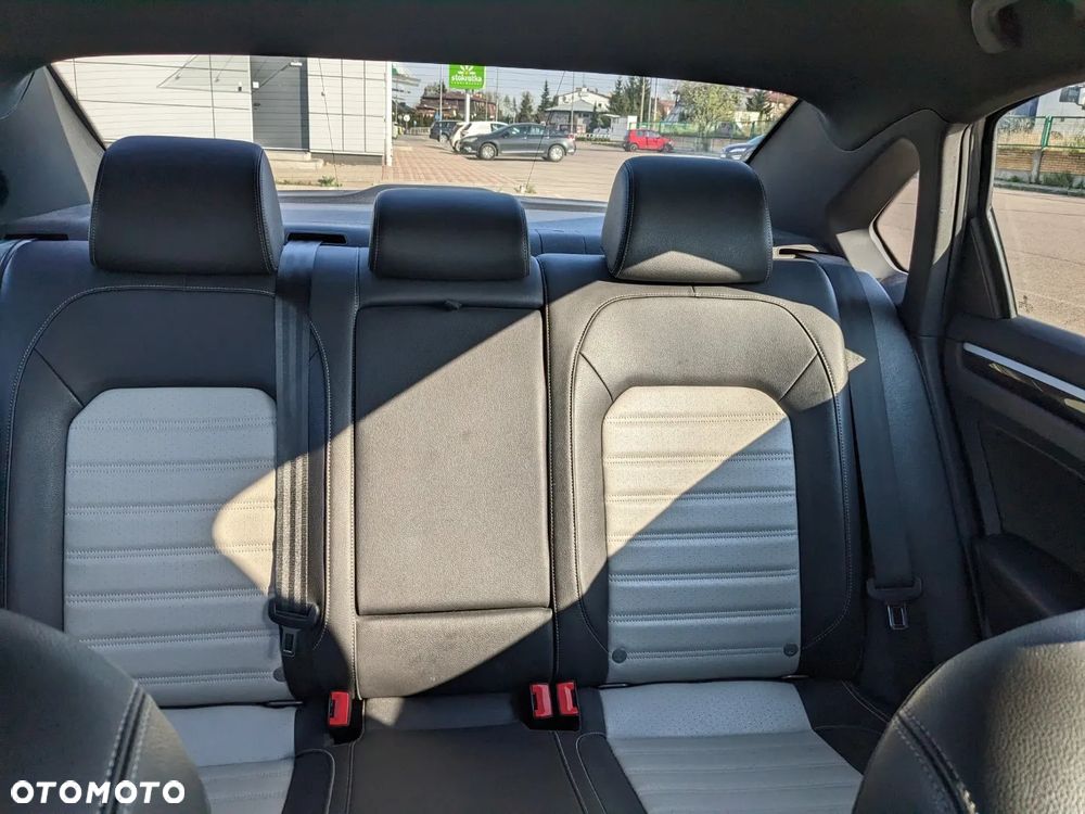 Volkswagen Passat - 11