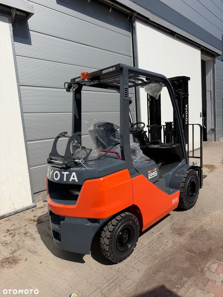 Toyota 1.8t 4,7 Triplex  FABRYCZNIE NOWA od ręki wózek widłowy z Polskiego salonu najlepsza konfiguracja FULL opcja 8FGF18 8FGF15 8FGF25 TRIPLEX od DEALERA LPG + benzyna GWARANCJA - 3