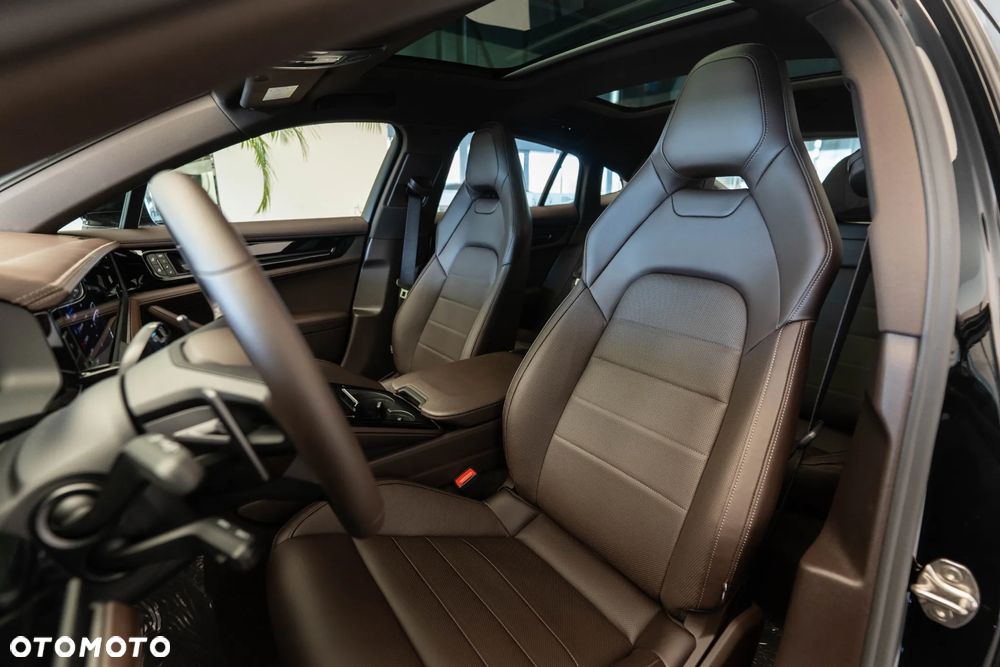 Porsche Panamera 4 E-Hybrid PHEV - 11