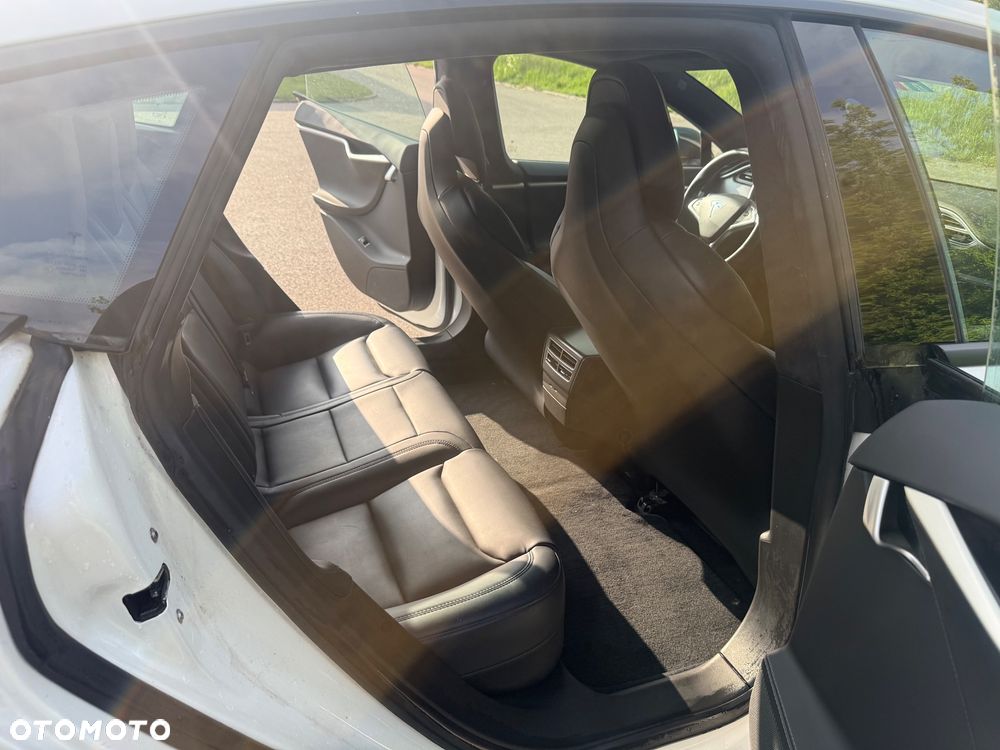Tesla Model S - 17