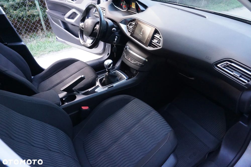 Peugeot 308 125 THP Allure - 5