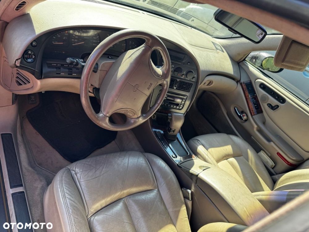 Oldsmobile Aurora - 5