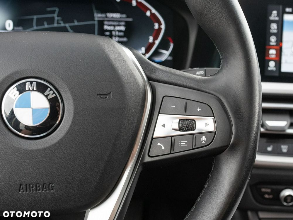 BMW Seria 3 318i - 11