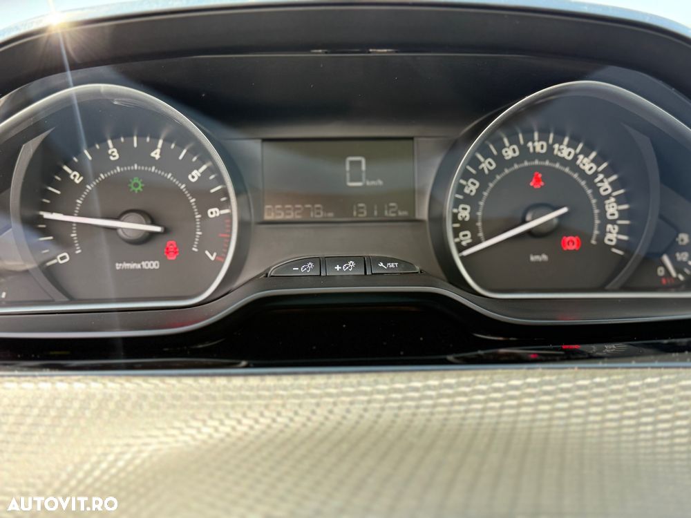 Peugeot 2008 PureTech 82 Allure - 18