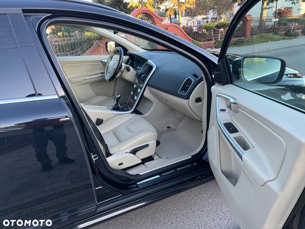 Volvo XC 60 D4 Momentum - 12