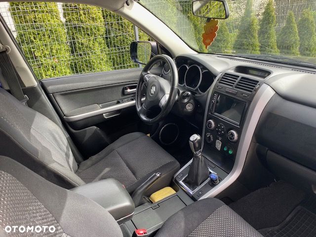 Suzuki Grand Vitara 2.0 - 8