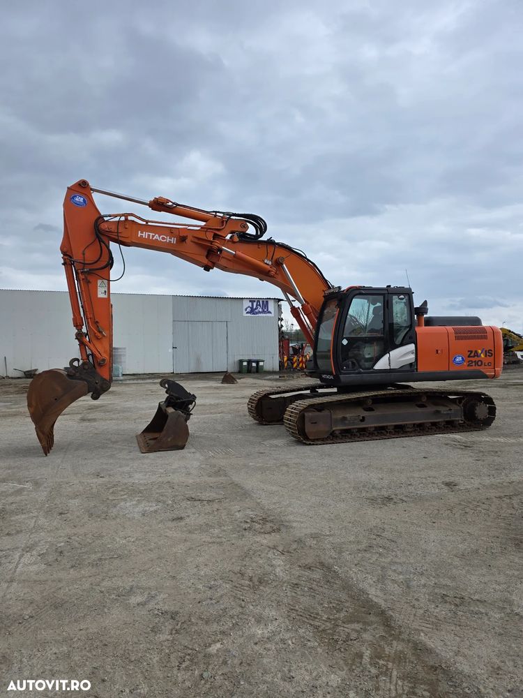 Hitachi ZX 210 LC excavator pe senile compact deporte. - 1