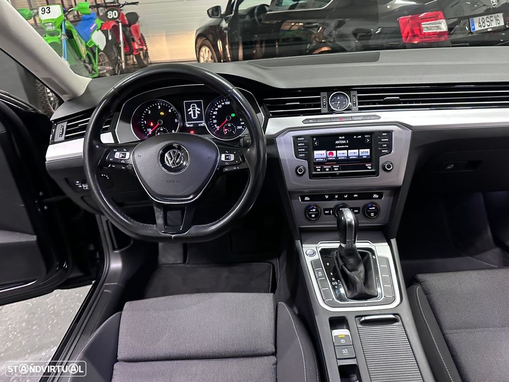 VW Passat Variant 2.0 TDi Confortline DSG - 29