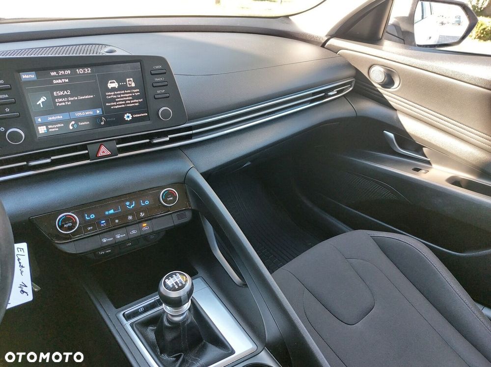 Hyundai Elantra 1.6 Smart - 16