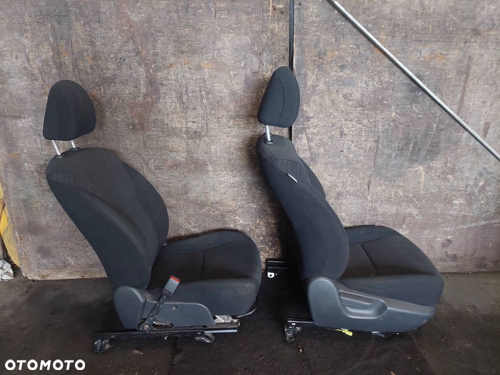 FOTELE KOMPLET LEWY PRAWY KANAPA TYŁ BOCZKI TOYOTA AURIS I HB 5D ID: 236466 - 8