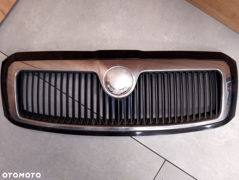 Skoda Superb I Grill / Atrapa Grilla / atrapa przednia / grill przedni / osłona chłodnicy | Przedlift | Lakier 9910 LF9R LC9Z 1Z1Z - 1