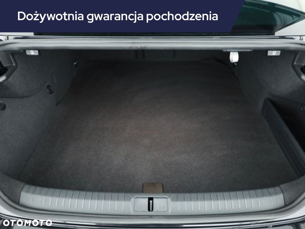 Volkswagen Passat - 13