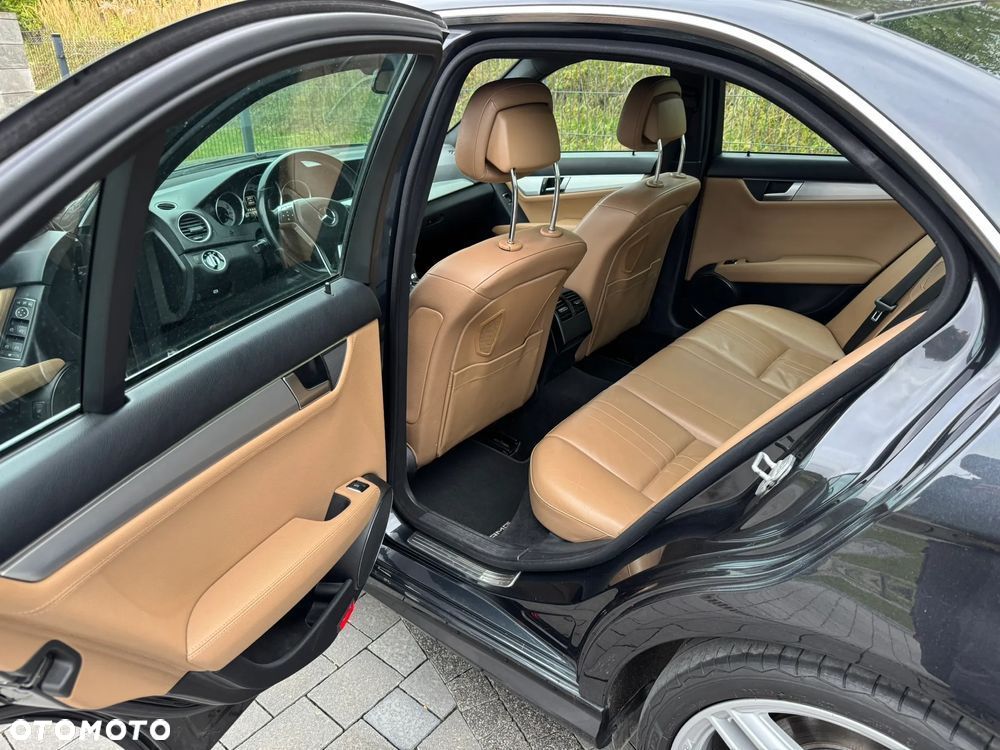 Mercedes-Benz Klasa C 350 CDI DPF (BlueEFFICIENCY) 7G-TRONIC Avantgarde - 24