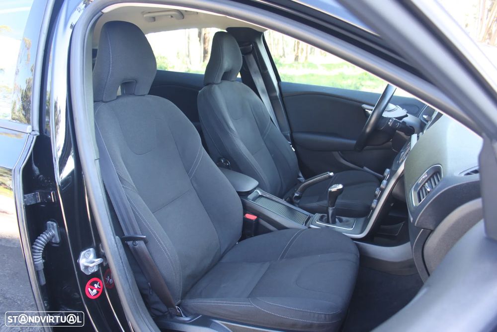 Volvo V40 2.0 D2 Momentum Eco - 18