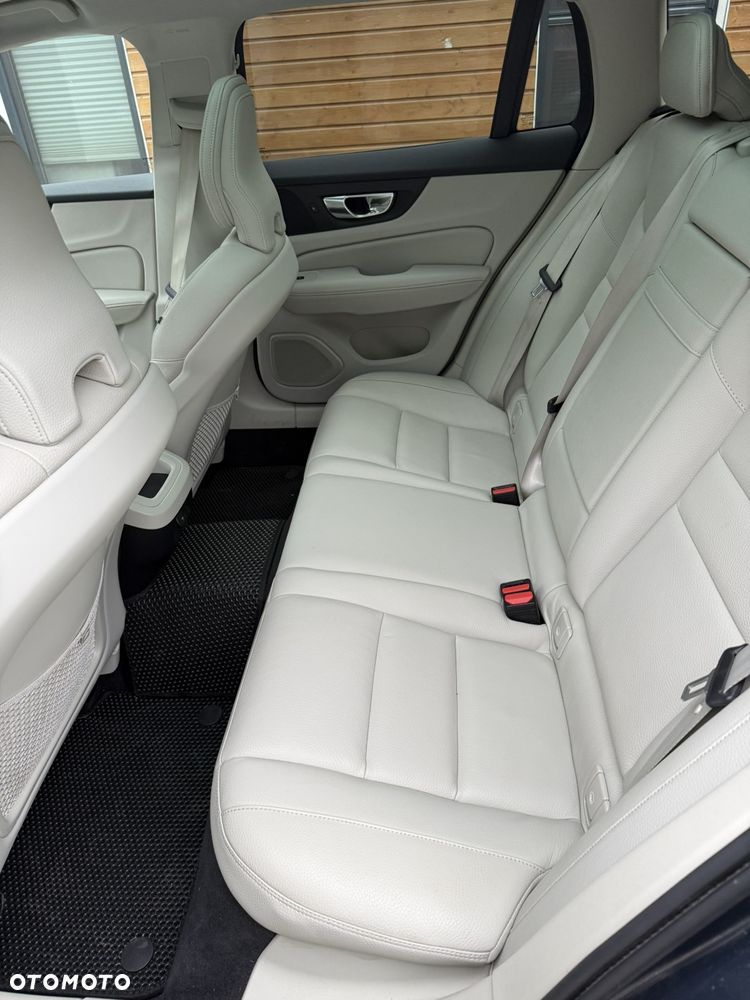 Volvo V60 Cross Country T5 AWD Geartronic - 11