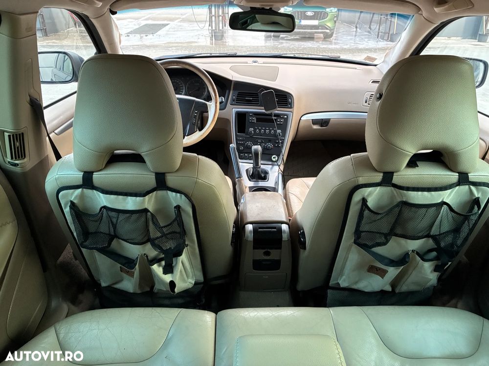 Volvo XC 70 D5 AWD Kinetic - 9