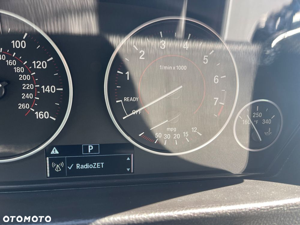 BMW Seria 3 328i xDrive - 29