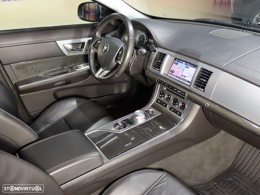 Jaguar XF 2.2 D Premium Luxury - 12