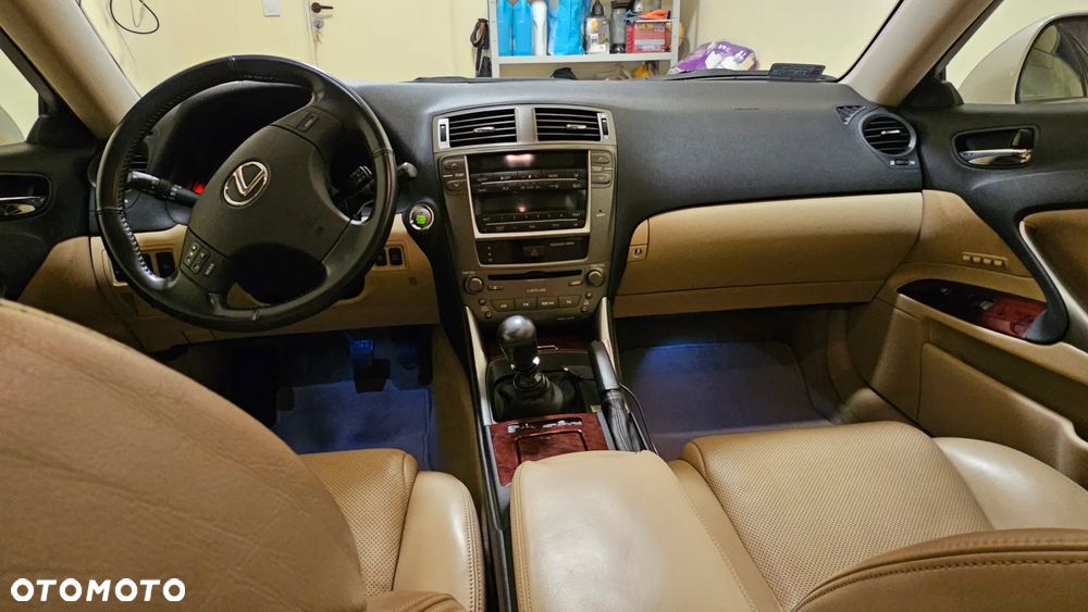 Lexus IS 250 Comfort - 8