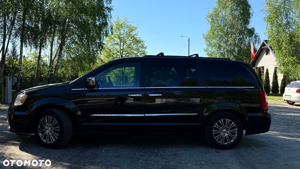 Chrysler Town & Country - 2