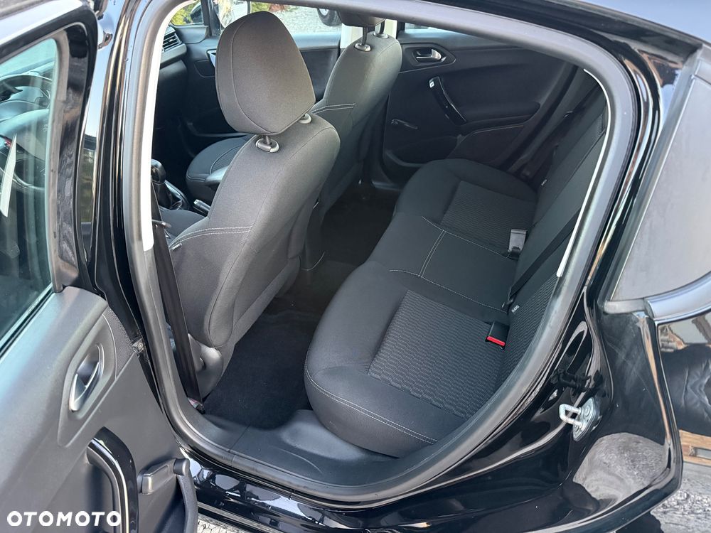 Peugeot 208 - 24