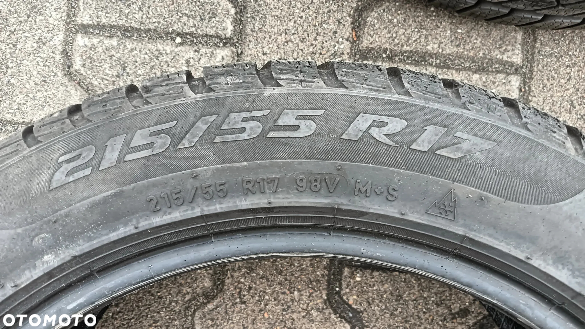 Opony zimowe 215/55 R17 Pirelli Sottozero 3 komplet 2022 - 2