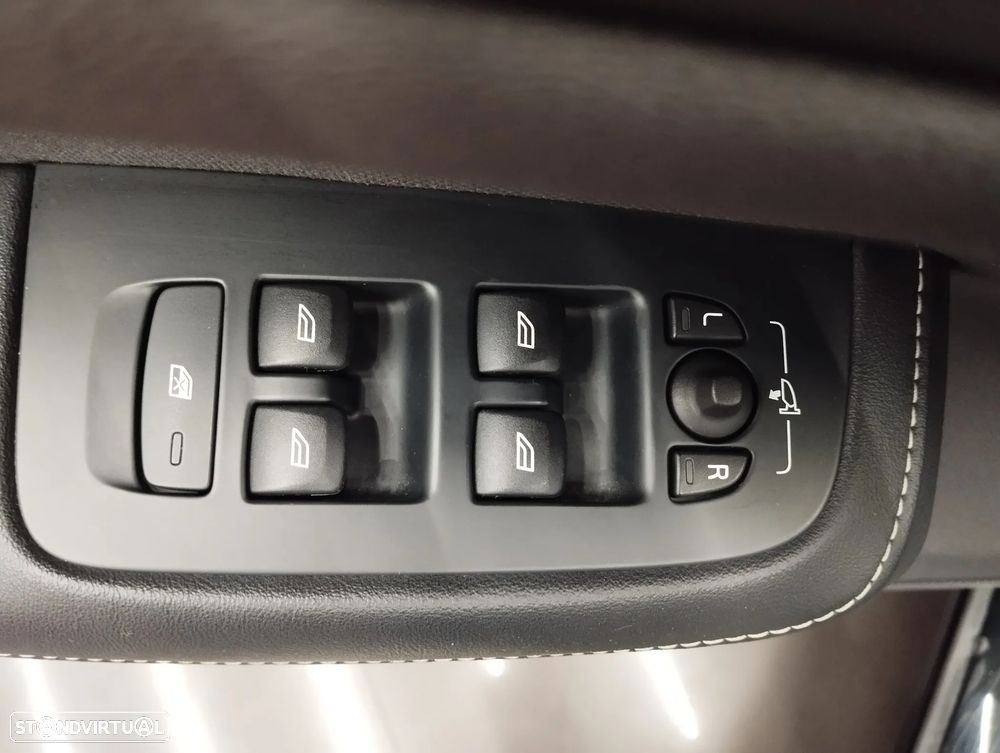 Volvo S60 2.0 T8 PHEV R-Design AWD - 17