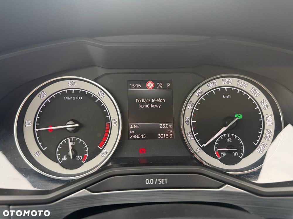 Skoda Superb 2.0 TDI SCR Ambition DSG - 18