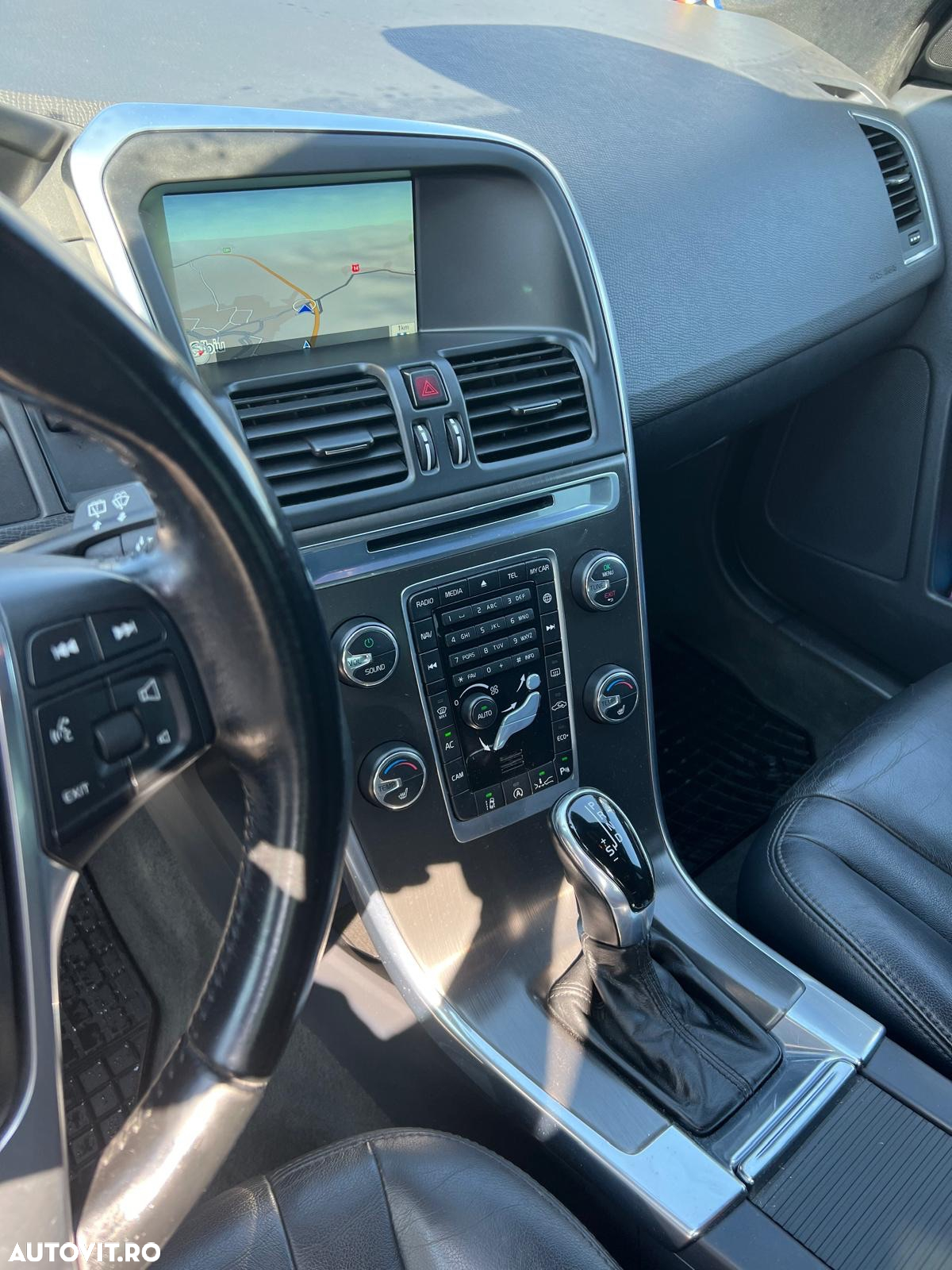 Volvo XC 60 D5 AWD Aut. RDesign - 10