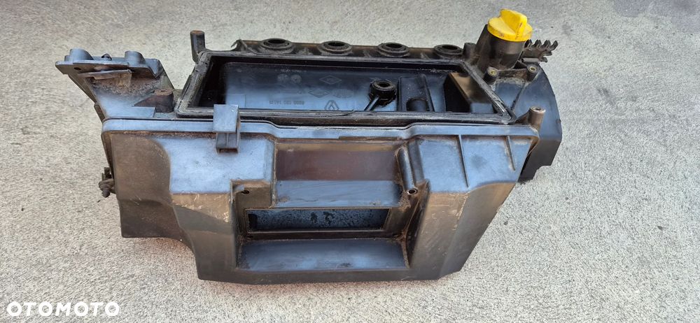 Pokrywa zaworów Renault Clio II Thalia I 1,2 16V 8200120140A - 5