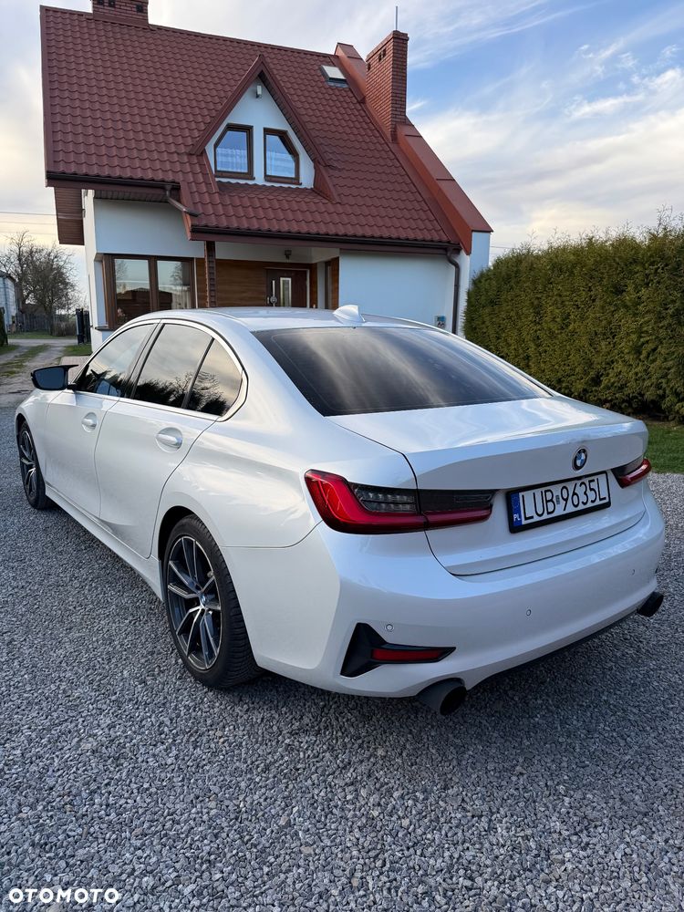 BMW Seria 3 330i M Sport - 4