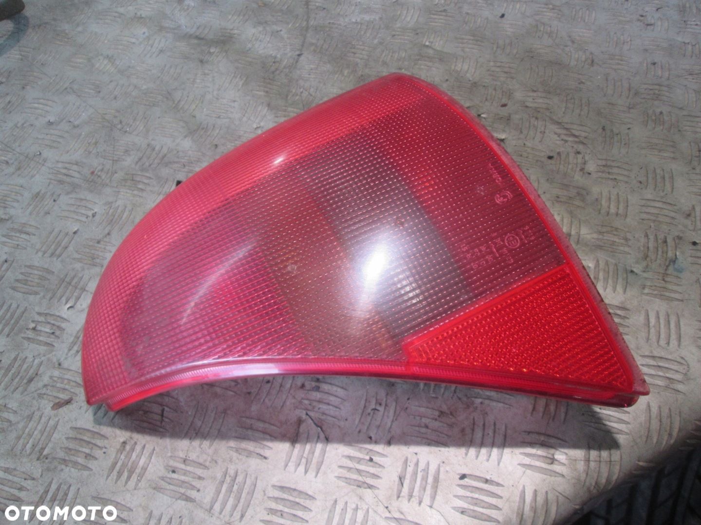 LAMPA PRAWY TYŁ RENAULT CLIO 2 II - 1