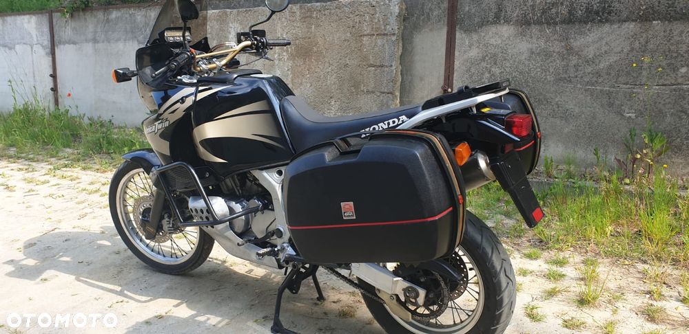 Honda XRV - 5