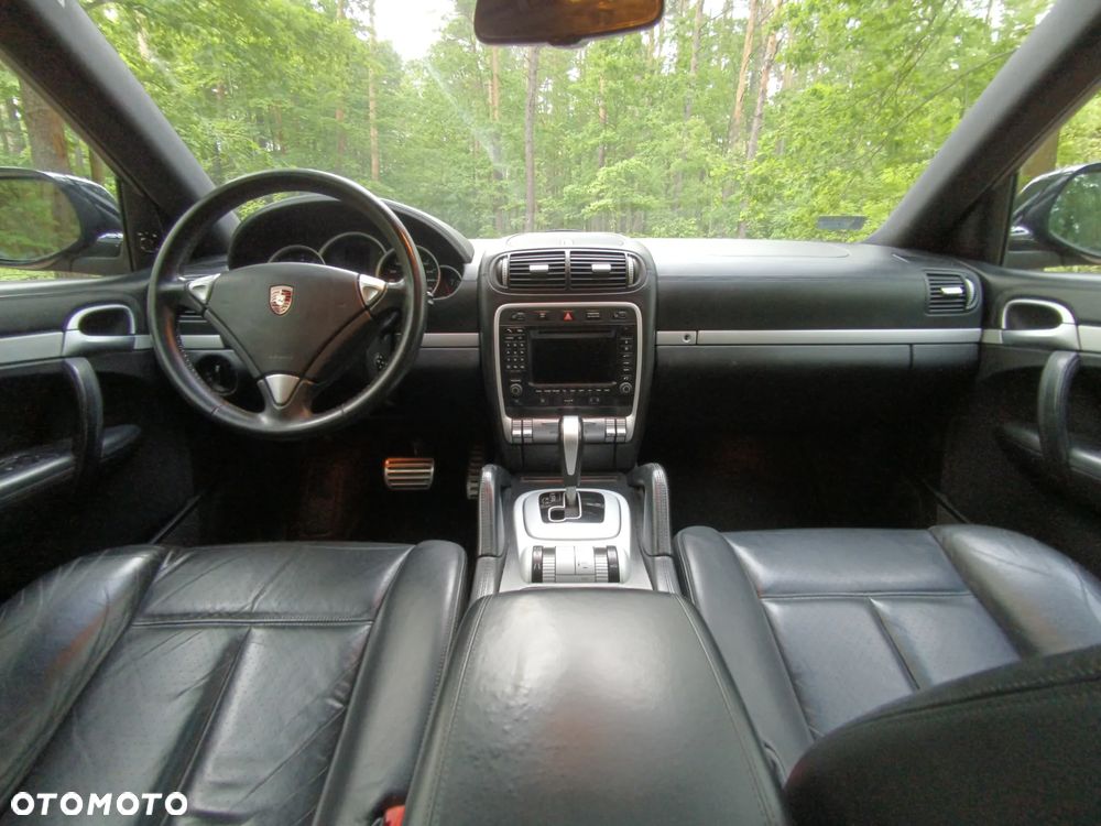 Porsche Cayenne - 21