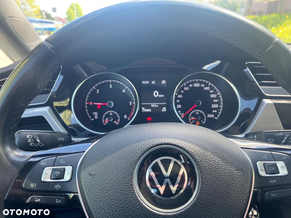 Volkswagen Touran - 16