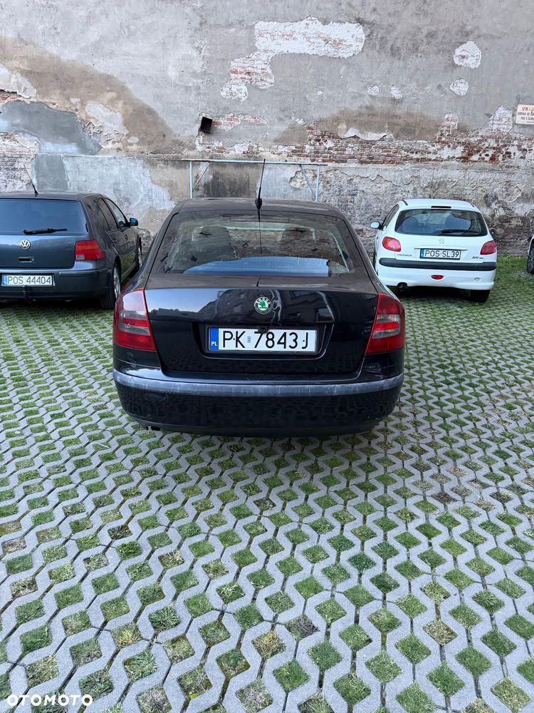 Skoda Octavia 1.6 Ambiente - 2