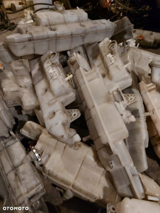 Zbiorniczek płynu chłodnicy Maxity Cabstar 07-20r - 2