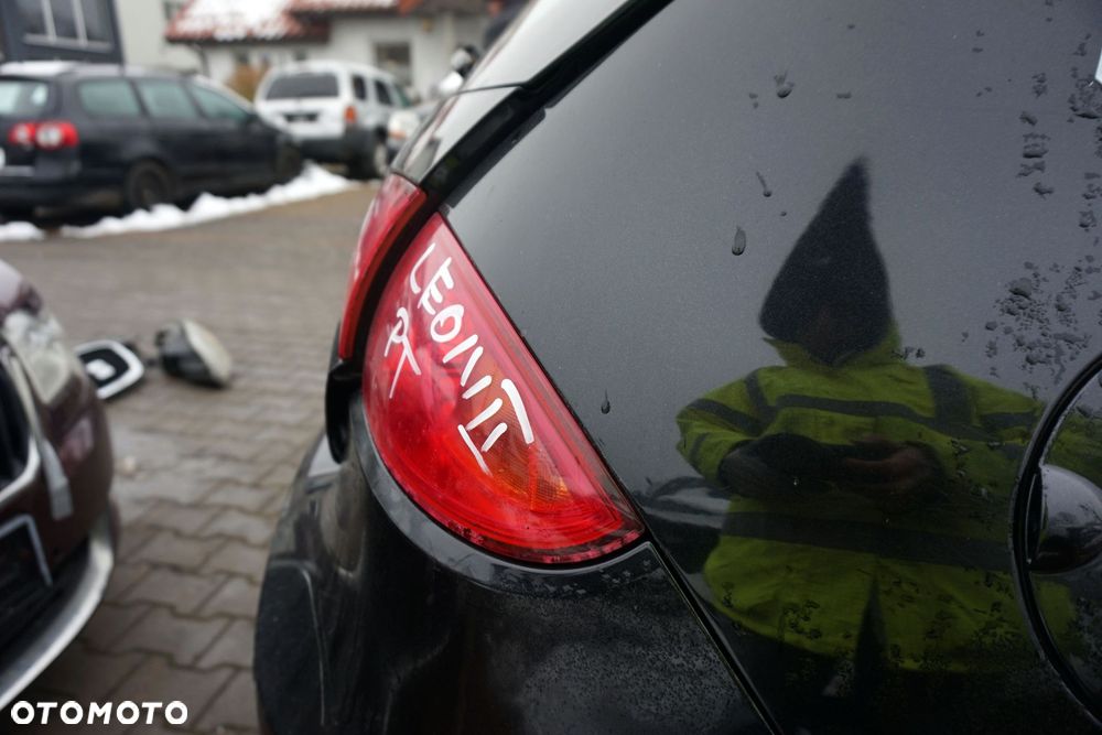 LAMPA TYLNA PRAWA LEON II 1P1 LIFT 5D HB  SEAT 2009-2012 - 2